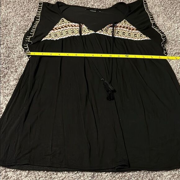Black Embroidered Women's Top - Picture 4 of 4